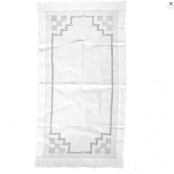 Vintage White Linen Table Runner Cutwork Design 33" x 17"  Cottage Farmhouse - Picture 2 of 9